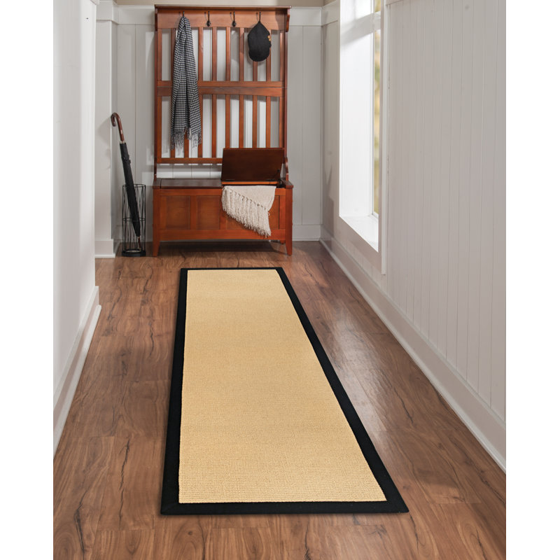Tapis berbère beige fait à la main avec bordure en similicuir noir fabriqué à la main Nannette