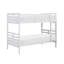Lit superposé simple au-dessus de simple, structure en bois blanc classique avec échelle et garde-corps, aucun sommier requis