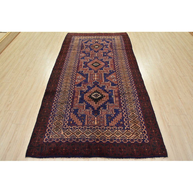 Tapis 5 pi 4 po x 9 pi 9 po