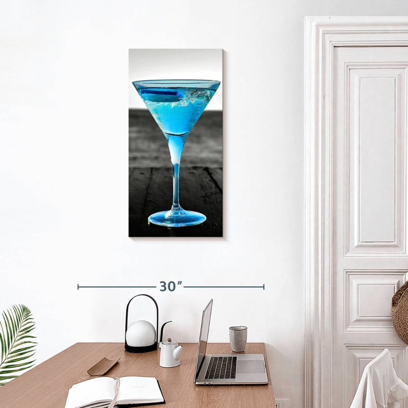 Pop bleu martini, H 30 po x l 15 po x P 1,25 po