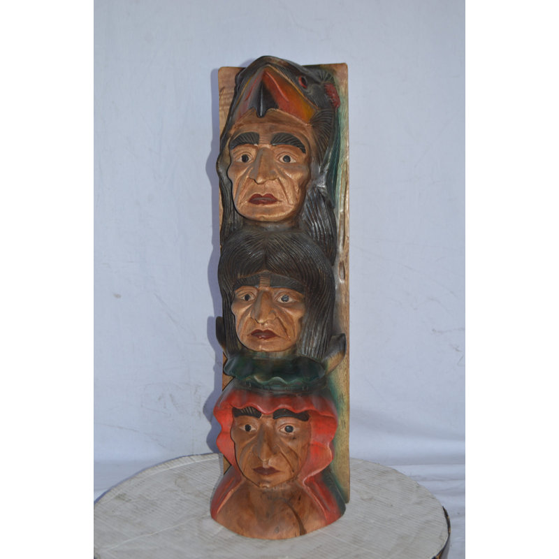 Statue totem indien en bois - Taille: L 8 po x l 10 po x H 30 po.