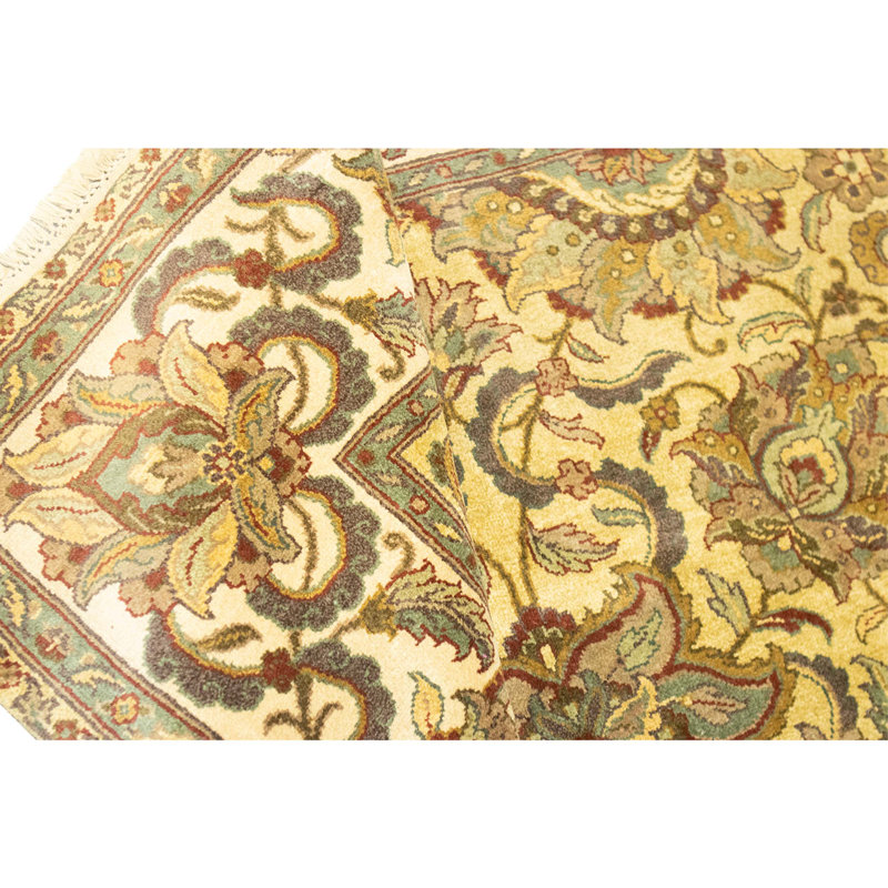 Hand Knotted Wool Oriental Area Rug in Gold And Ivory