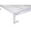Lit blanc peu encombrant avec tablettes cubiques et lumières d'armoire à DEL avec table de chevet intégrée