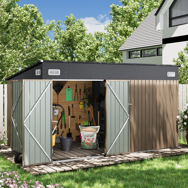 Remise de rangement en métal avec trois portes, L 10 pi x P 7,3 pi