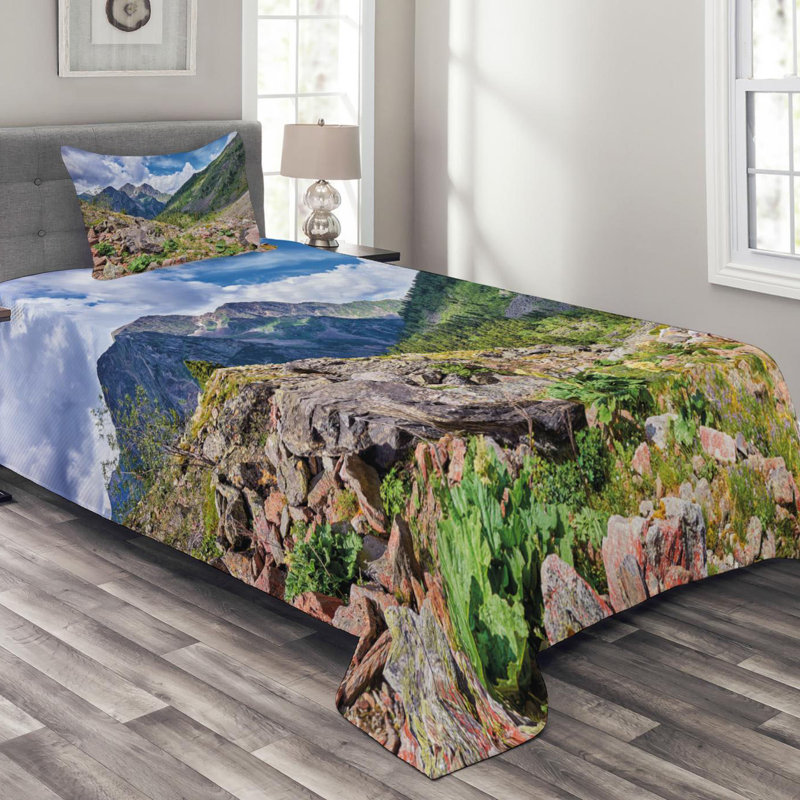 Twin Reversible White and Multicolor Quilted Bedspread Set