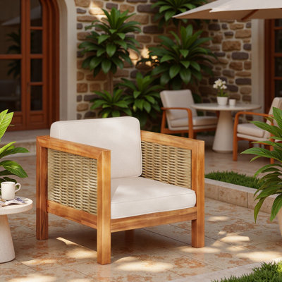 Fauteuil club d'extérieur en bois d'acacia avec accoudoirs et coussins en osier