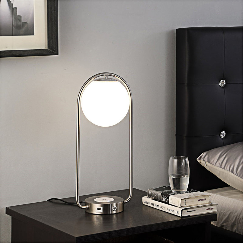 Lampe de table rétro avec station de charge, port USB et finition élégante en acier brossé