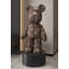 Sculpture de sol à motif d'ours debout avec base ronde