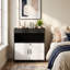 Table de chevet de rangement 35,4 po noir et blanc avec tablette ouverte et armoire fermée