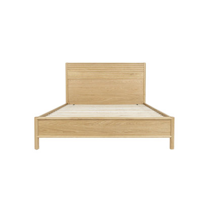 Lylis Oak Bed, Light Oak, Queen