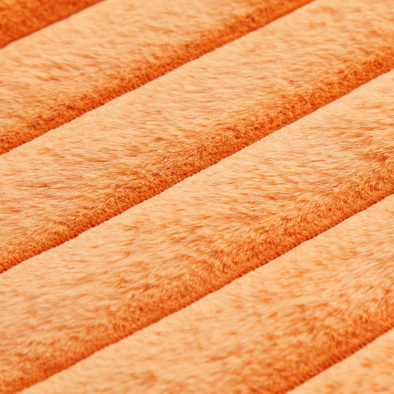 Housse de coussin Faux Fur Lines, Rose clair