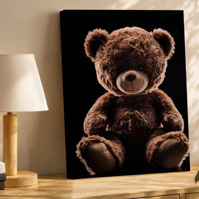 Toile, un ours en peluche moelleux repose sur un fond d'art mural noir profond qui évoque une présence chaleureuse et invitante