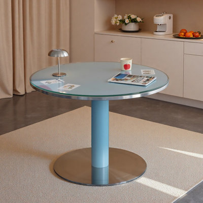 Table ronde fraîche et colorée de petite taille