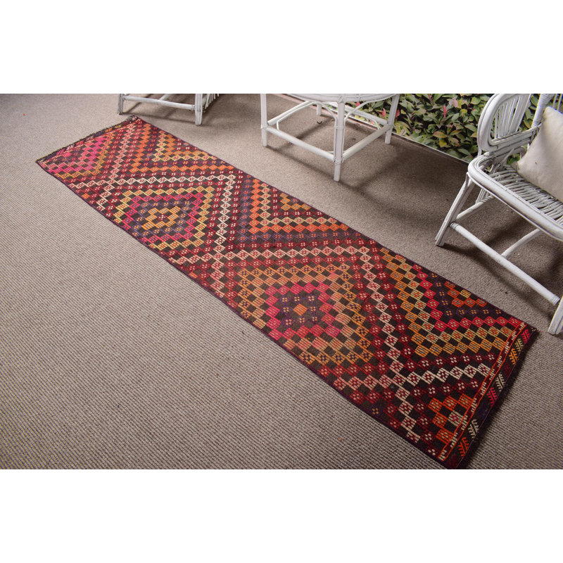 Tapis de couloir kilim turc fait à la main avec un motif coloré dans un couloir