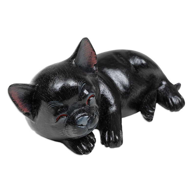 Sculpture de chihuahua endormi dans la nuit