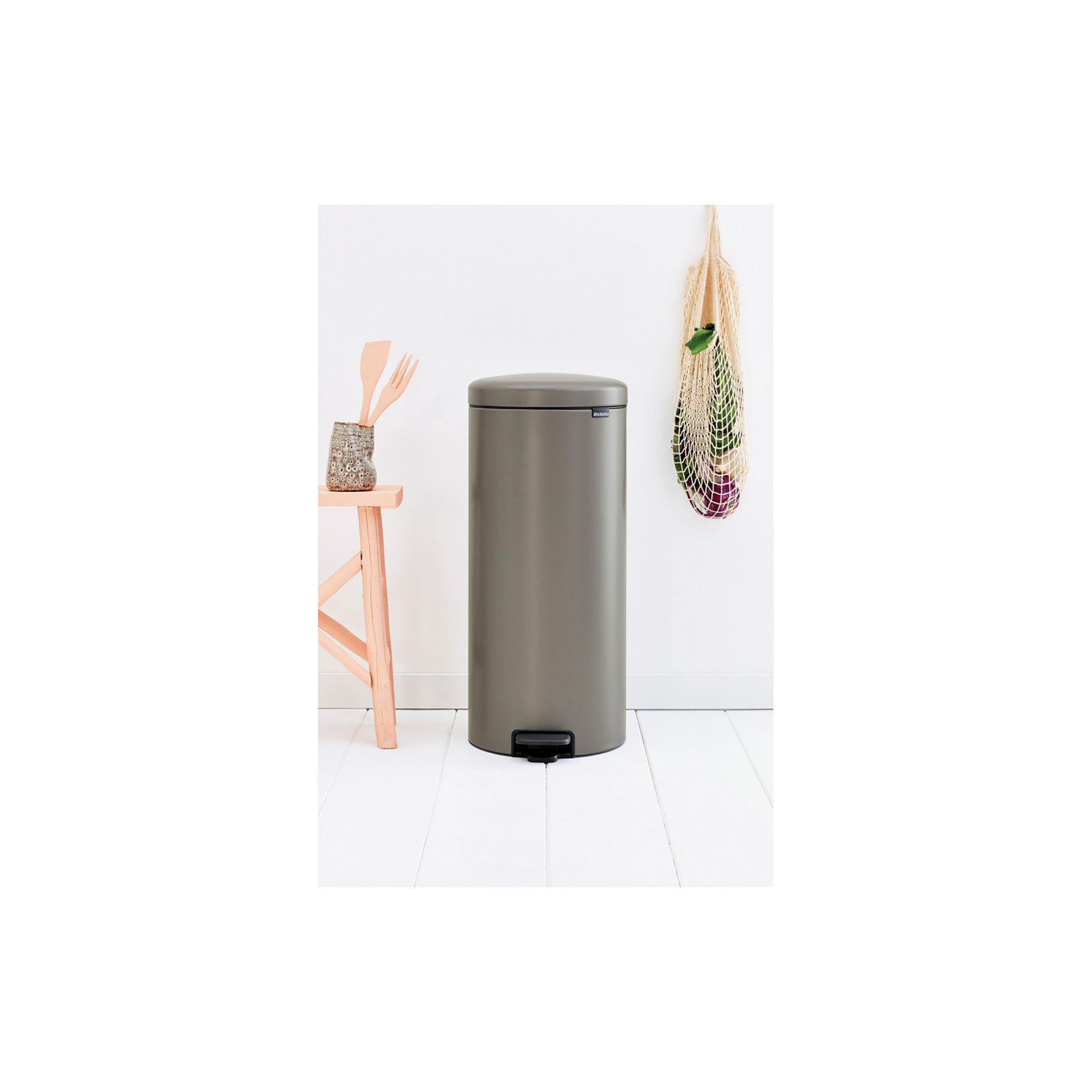 Brabantia NewIcon Step On Trash Can, 8 Gallon (30 Liter), Platinum