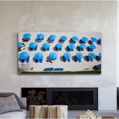 «Blue Umbrellas», reproduction