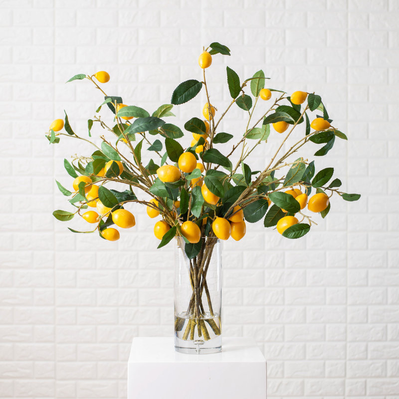 Centres de table citron dans un vase