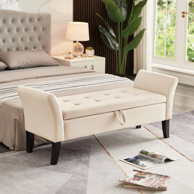 Banc de lit avec rangement spacieux et sièges confortables, parfait pour un décor moderne et polyvalent