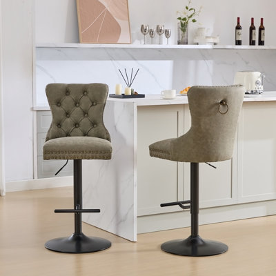 Furniture, tabourets de bar pivotants en polyuréthane vieilli et rétro d'une hauteur de siège réglable de 25 à 33 pouces, tabourets de bar modernes avec dossier capitonné confortable pour un pub à domicile et un îlot de cuisine (vert olive, ensemble de 2)