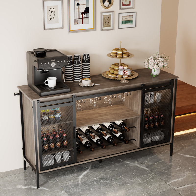 Buffet de 55 po de largeur avec portes de grange coulissantes en métal; armoire à vin avec porte-bouteilles; armoire à café avec lumières DEL réglables; armoire à buffet avec tablettes réglables