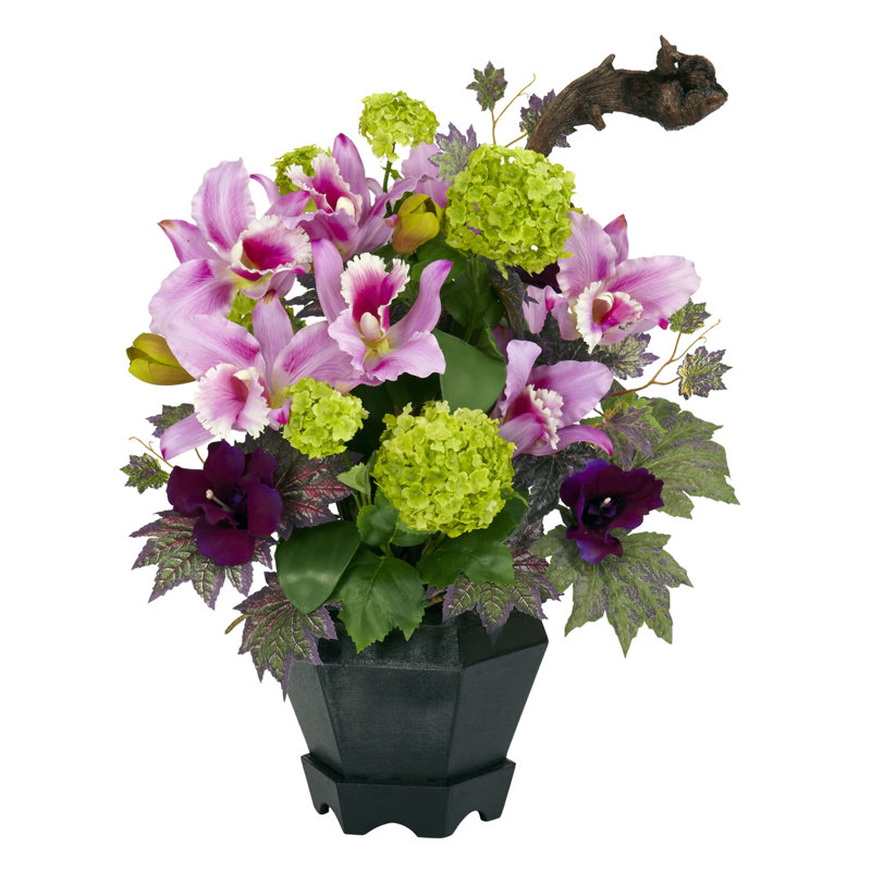 Arrangement floral mélangé à vase