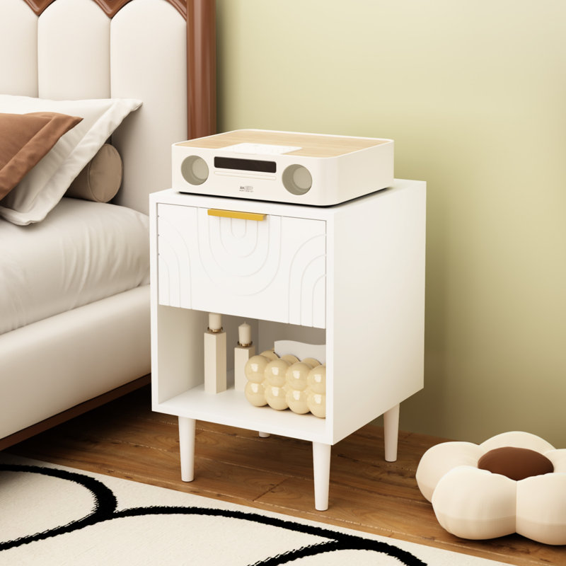 Table de chevet blanche moderne à 23,08 po de hauteur, un tiroir et une tablette ouverte, une poignée décorative dorée, une solution d'organisation de chambre à coucher, une méthode d'assemblage simple et rapide