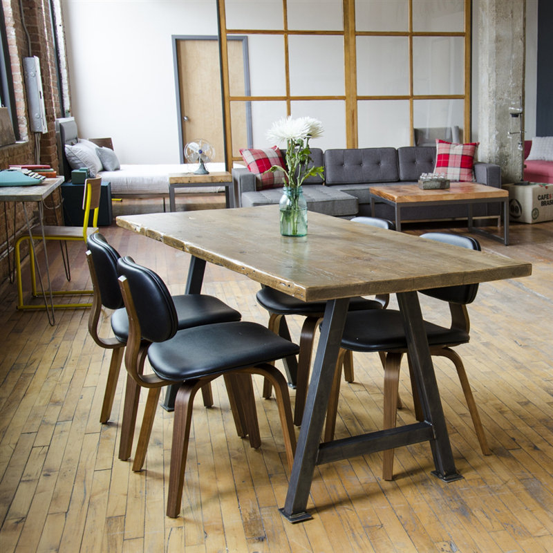 Table de salle à manger en bois massif Willett, Huile, H 36 po x L 72 po x l 36 po
