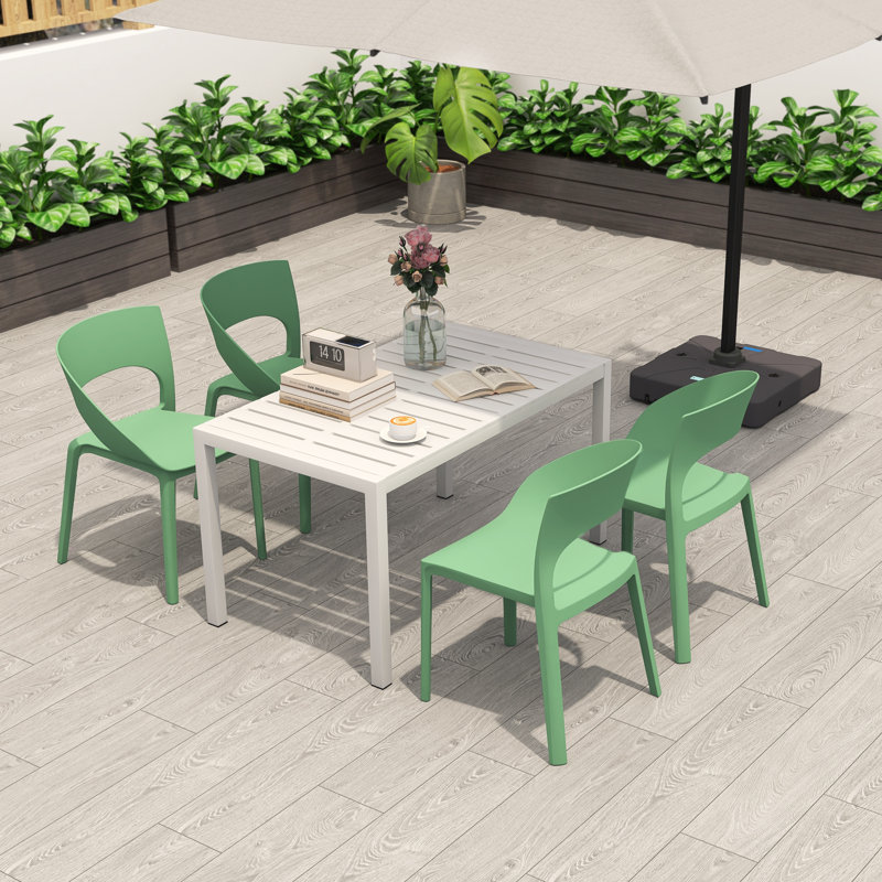 Chaise moderne simple en polypropylène durable pour le patio, le salon, la salle à manger et les espaces extérieurs (sans table)