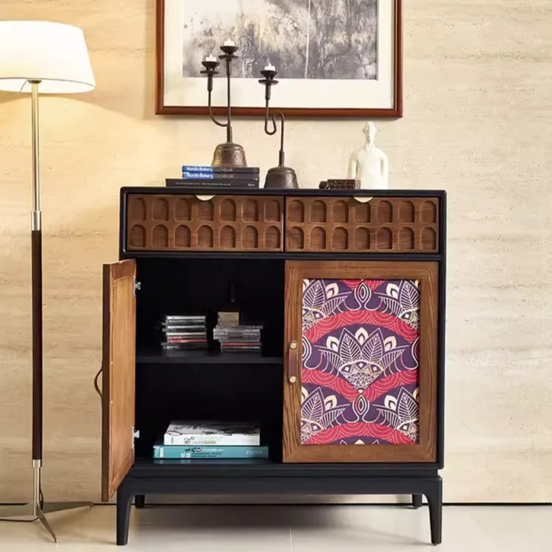 Buffet rétro en bois massif sculpté