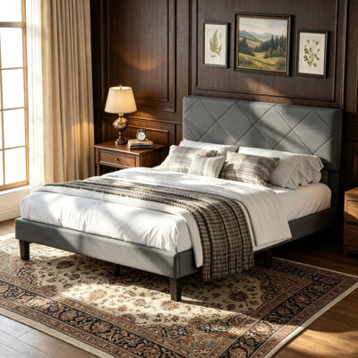Structure de lit très grand avec tête de lit plateforme, sommier à lattes de bois, silencieux, aucun sommier requis pour la chambre à coucher, gris foncé