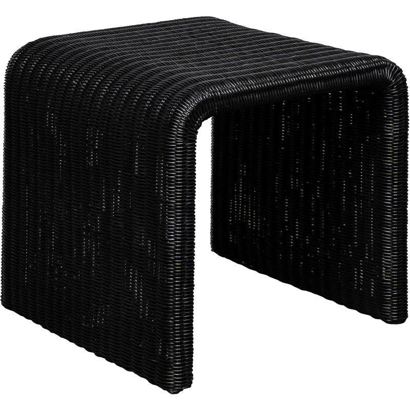Table de bout carrée en noir, texture tissée, look rétro, silhouette en forme de U, pour divers espaces de vie noirs avec un design des années 1970, différentes zones