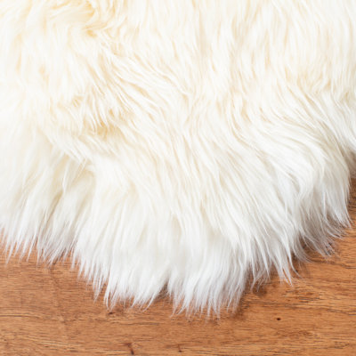 Mera Handmade Sheepskin White Area Rug