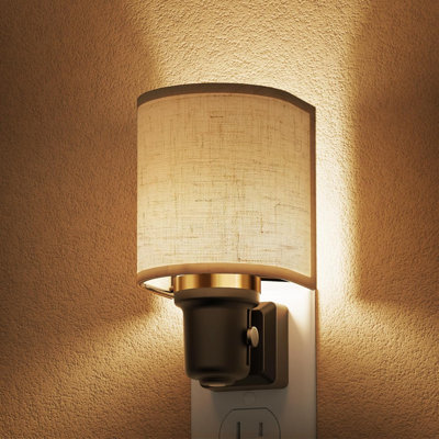 Night Light Plug In Wall Light 0-100LM Linen Fabric Farmhouse Decor Dusk To Dawn Sensor Vintage 1W Dimmable Soft Linen Nightlight For Bedroom Living Room Hallway