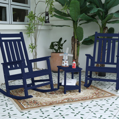 Ensemble de chaises berçantes toutes saisons avec table d'appoint, ensemble de chaises berçantes 3 pièces à texture de bois (comprend 2 chaises berçantes et 1 table)