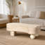 Table basse irrégulière avec plateau rabattable et compartiment de rangement caché
