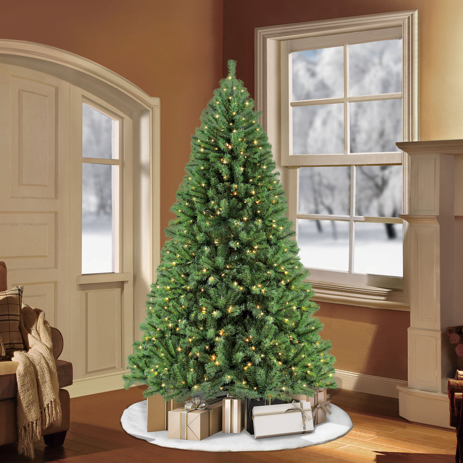 Lighted Artificial Christmas Tree, 7.5'