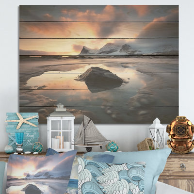 Lever de soleil sur la plage rocheuse IV - plage sur bois