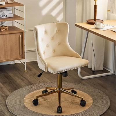 Fauteuil de bureau VINGLI en velours beige sans accoudoirs avec base / roulettes dorées, petite chaise de coiffeuse / maquillage mignonne avec dossier pour la chambre à coucher, fauteuil à clous pivotant et pivotant rembourré pour femmes / filles