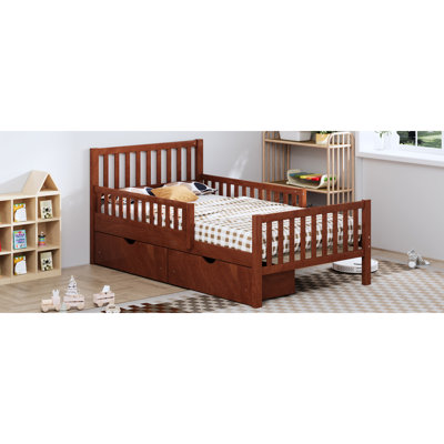Lit plateforme simple en bois de noyer avec garde-corps sur les deux côtés et deux tiroirs pour une solution de rangement dans la chambre à coucher, aspect classique, structure, 8 lattes espacées uniformément, mobilier peu encombrant
