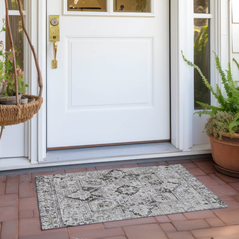 Queenie Washable Oriental Indoor / Outdoor Rug, Rectangle 1'8" x 2'6"