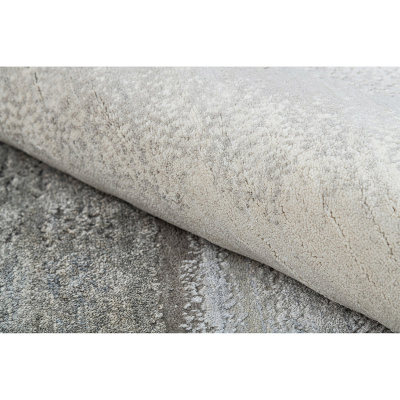 Handmade Silk and Wool Area Rug, Round 6'