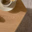 Table de bout hexagonale moderne Eos avec finition grain de bois