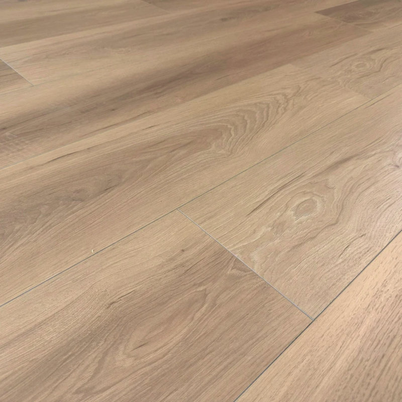 Revêtement de sol stratifié résistant à l'eau de L 9,37 po x L 60 po Tru-Shield par Golden State Flillers, Hickory récolte