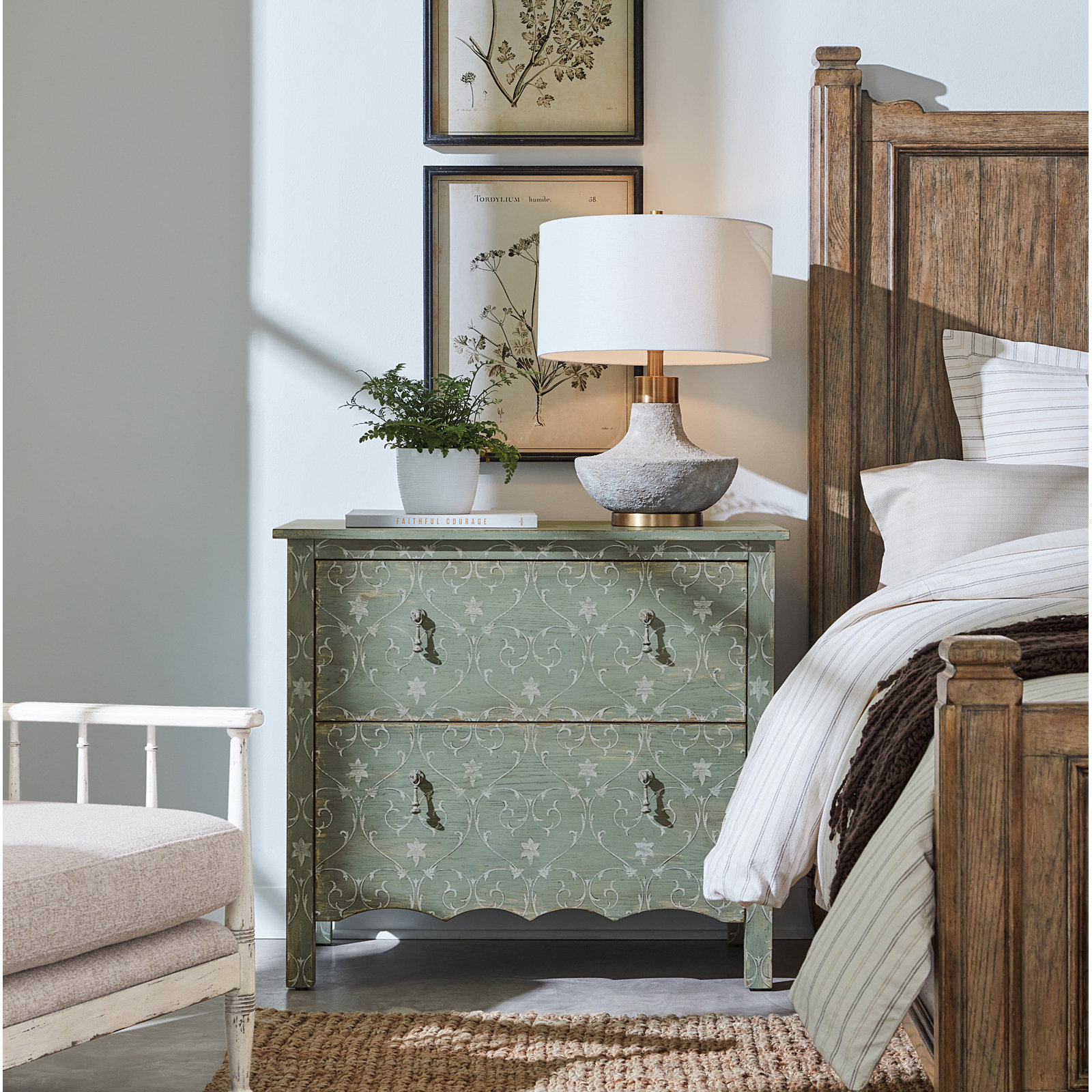 Alcy Accent Chest