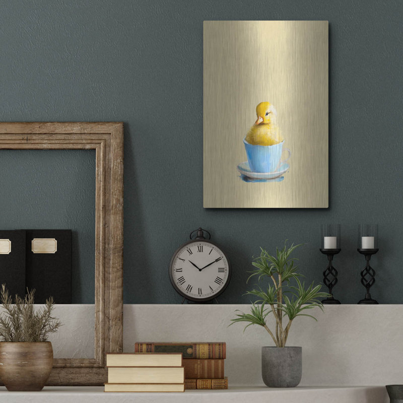 Art mural en métal Latitude Run® «Duckling In Blue Cup» par Svetlana Aleynikova, H 16 po x l 12 po