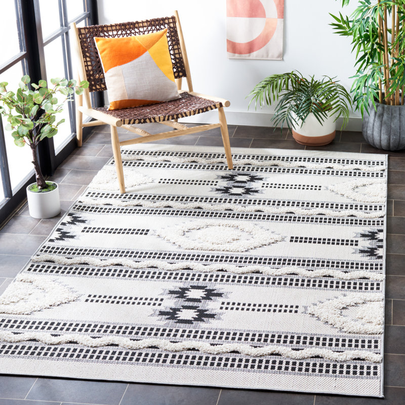 Oumar Area Indoor/Outdoor Area Rug in Ivory/Black, Rectangle 9' x 12'