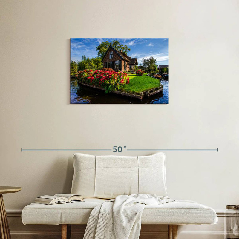 Alvord Giethoorn Island House