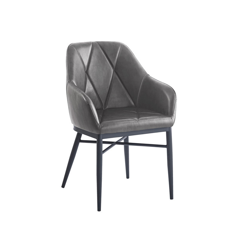 Fauteuil noir avec pieds en métal et siège en vinyle noir