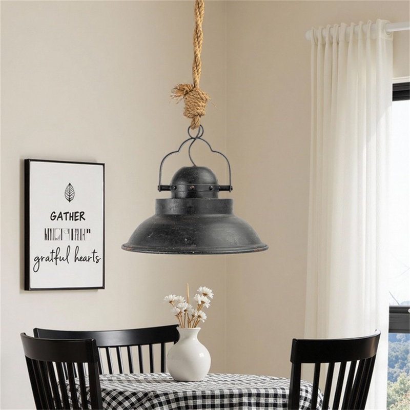 Lampe suspendue noire de style industriel avec détail de corde rustique pour une décoration intérieure d'inspiration rétro